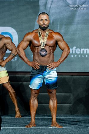 MEN'S PHYSIQUE 174